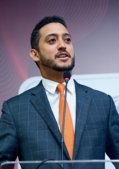 LUIS VALE